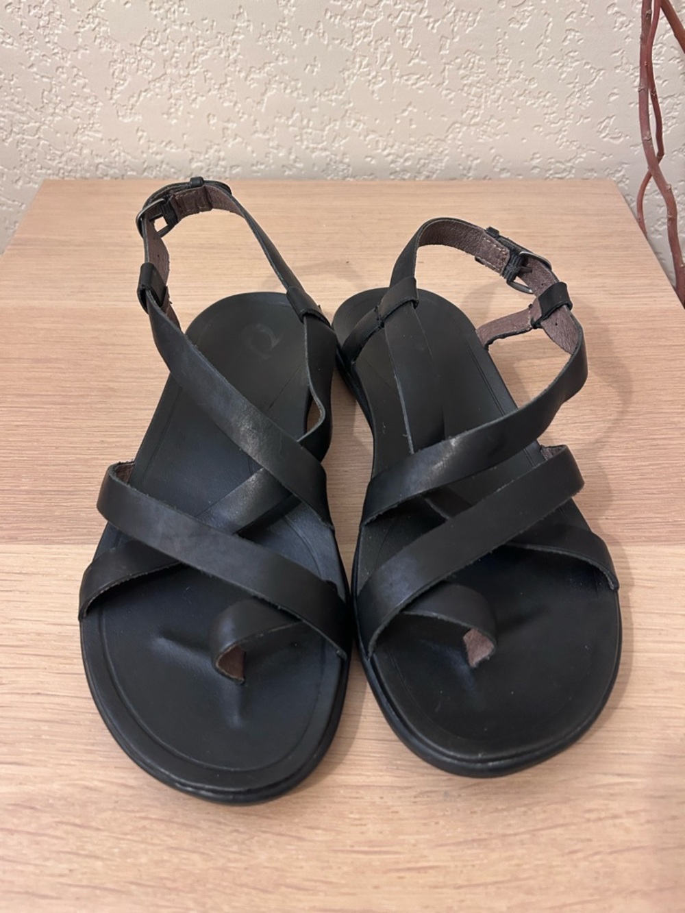 OluKai Upena Leather sandals